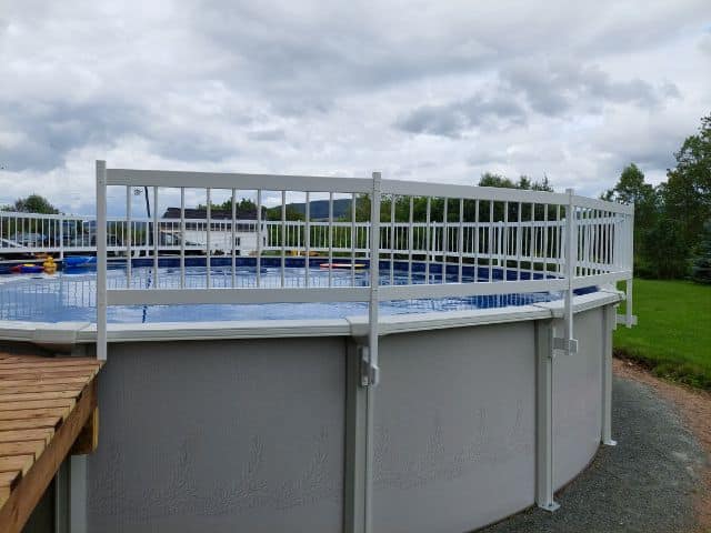 Aire de jeux Playtime Tempest - Ronde de 4,57 m (15 pi) - Hauteur des parois : 1,32 m (52 po) - Entièrement en acier