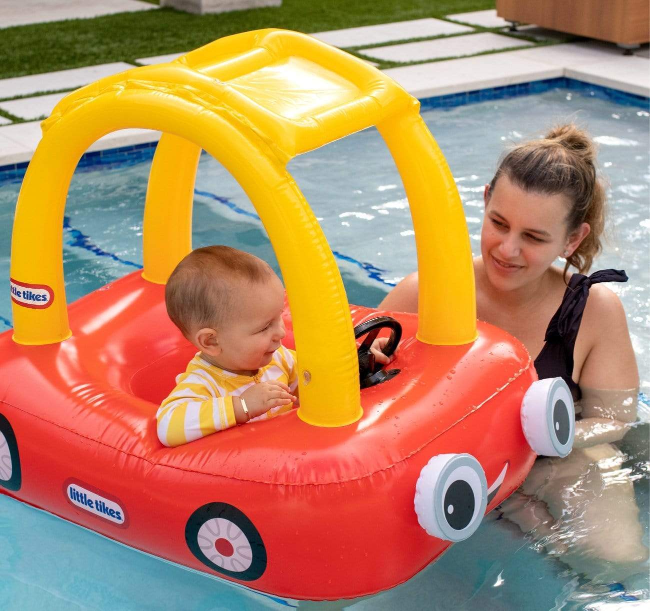 VOITURE FLOTTANTE GONFLABLE POOLCANDY LITTLE TIKES COZY COUPE