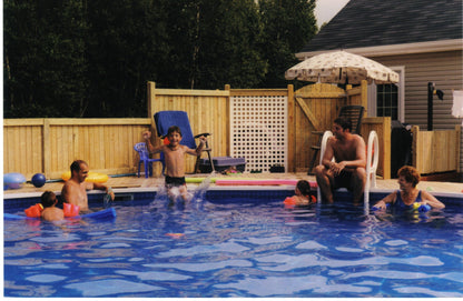 Aire de jeux Playtime Tempest - Ronde de 10 m - Hauteur des parois de 132 cm - Entièrement en acier