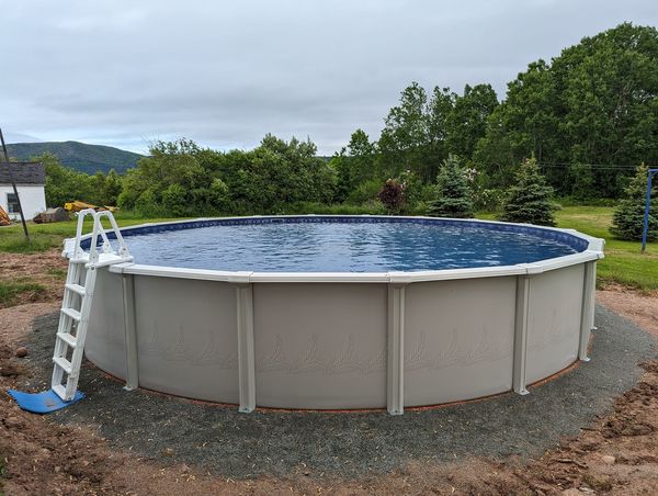 Aire de jeux Playtime Tempest - Ronde de 4,57 m (15 pi) - Hauteur des parois : 1,32 m (52 ​​po) - Entièrement en acier